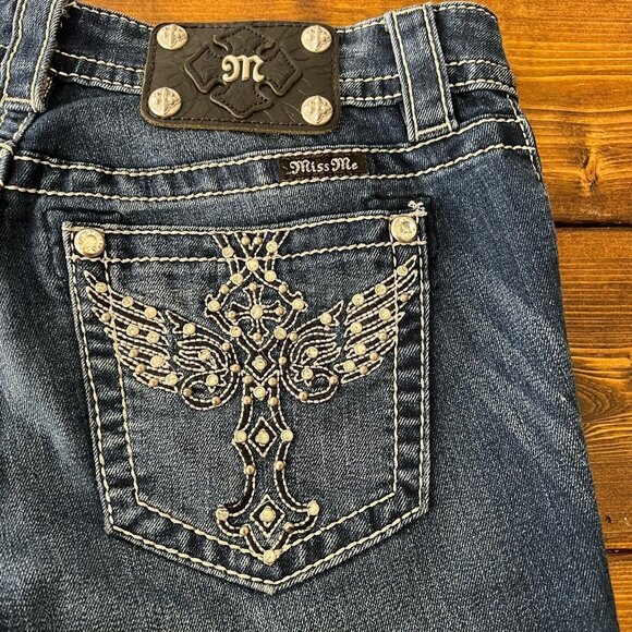 Miss Me Jeans Women’s Size 28 Wing Cross Embellished Medium Wash Bootcut Denim - Picture 3 of 10